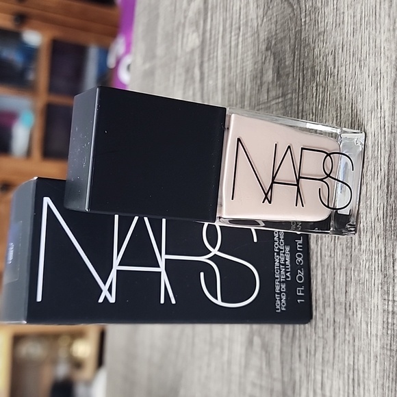 Nars Light Reflecting Foundation - Picture 3 of 3